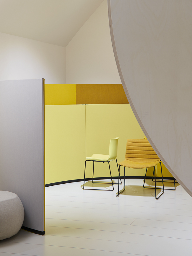 Arper - Salone Booth, ARPER, photograph 4 by Gerhardt Kellermann