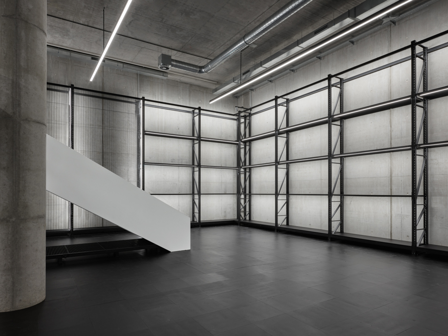 Die Neue Sammlung - X-D-E-P-O-T, DIE NEUE SAMMLUNG, photograph 1 by Gerhardt Kellermann