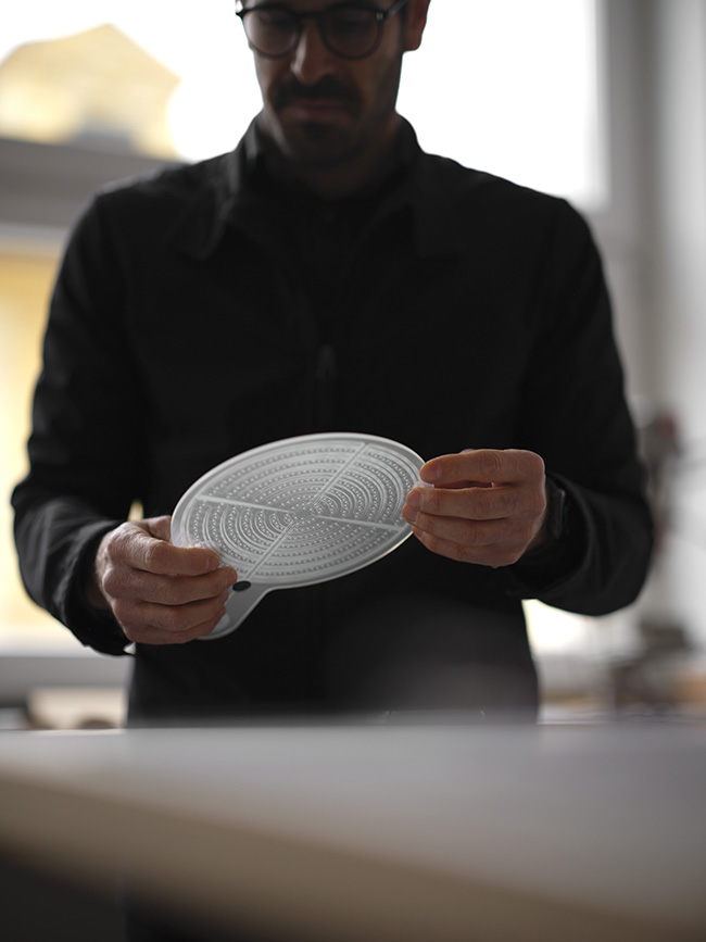 Disegno Magazine - Nitzan Cohen, DISEGNO MAGAZINE, photograph 12 by Gerhardt Kellermann