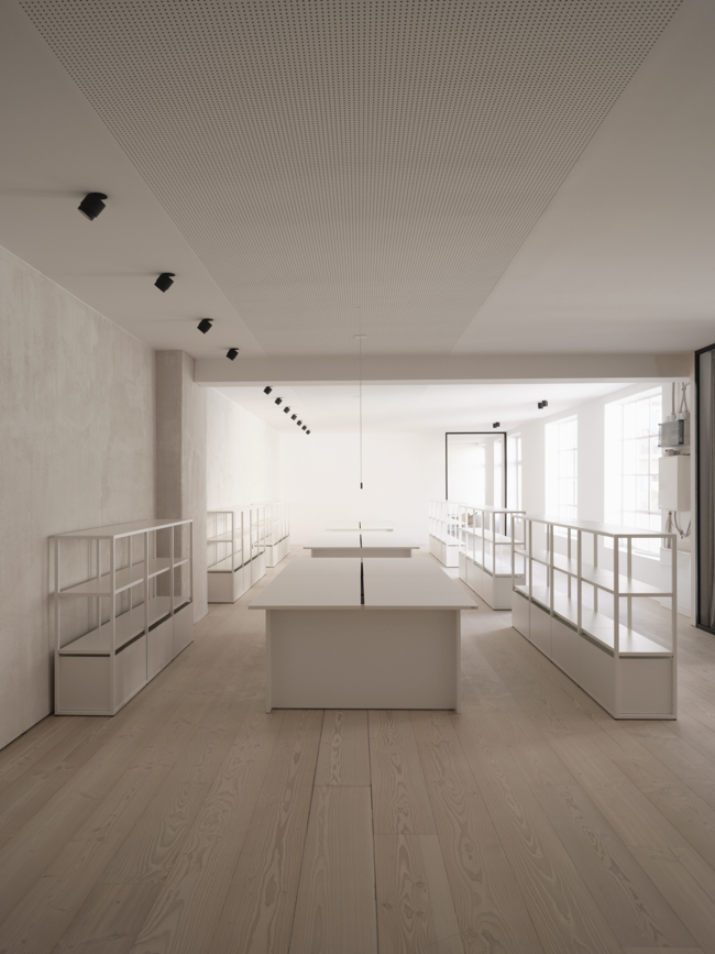 Gumpo - Workbench — Gumpo Normcore Collection - Workbench by RELVAOKELLERMANN, GUMPO, photograph 11 by Gerhardt Kellermann