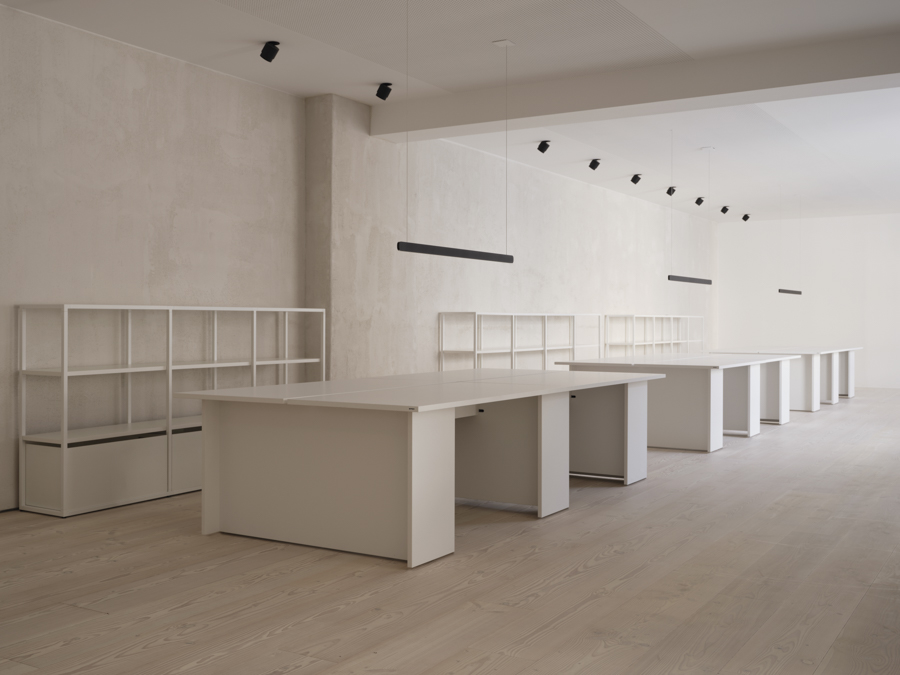 Gumpo - Workbench — Gumpo Normcore Collection - Workbench by RELVAOKELLERMANN, GUMPO, photograph 13 by Gerhardt Kellermann