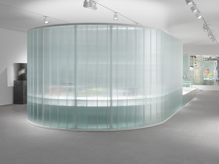 Neue Sammlung - The Color Of Glass, NEUE SAMMLUNG, photograph 6 by Gerhardt Kellermann