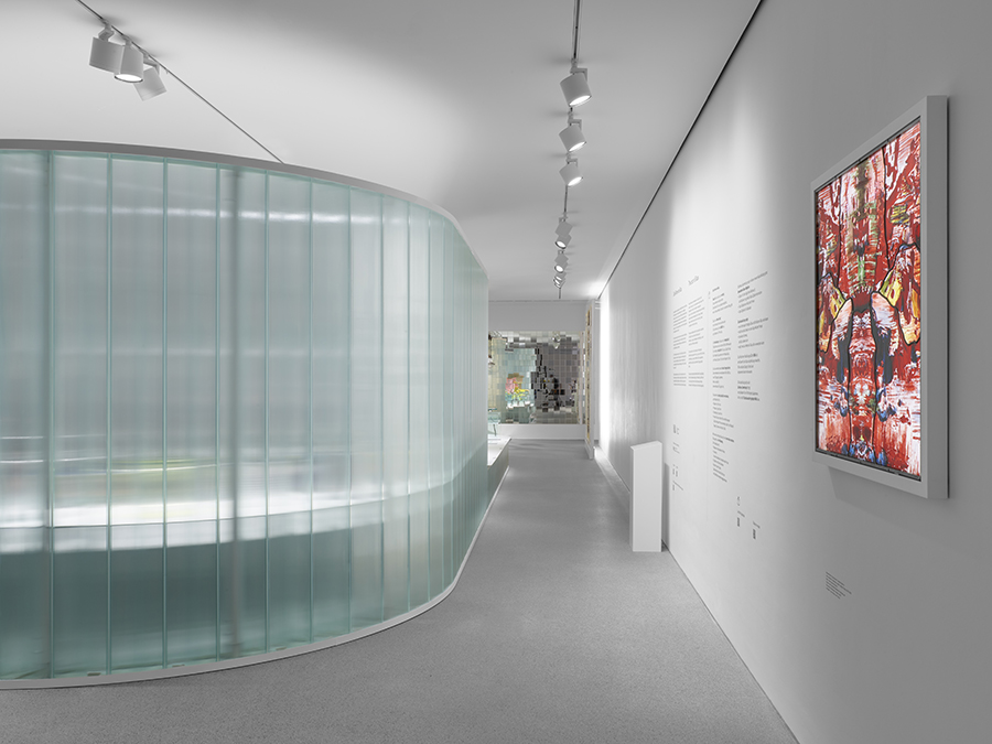 Neue Sammlung - The Color Of Glass, NEUE SAMMLUNG, photograph 7 by Gerhardt Kellermann