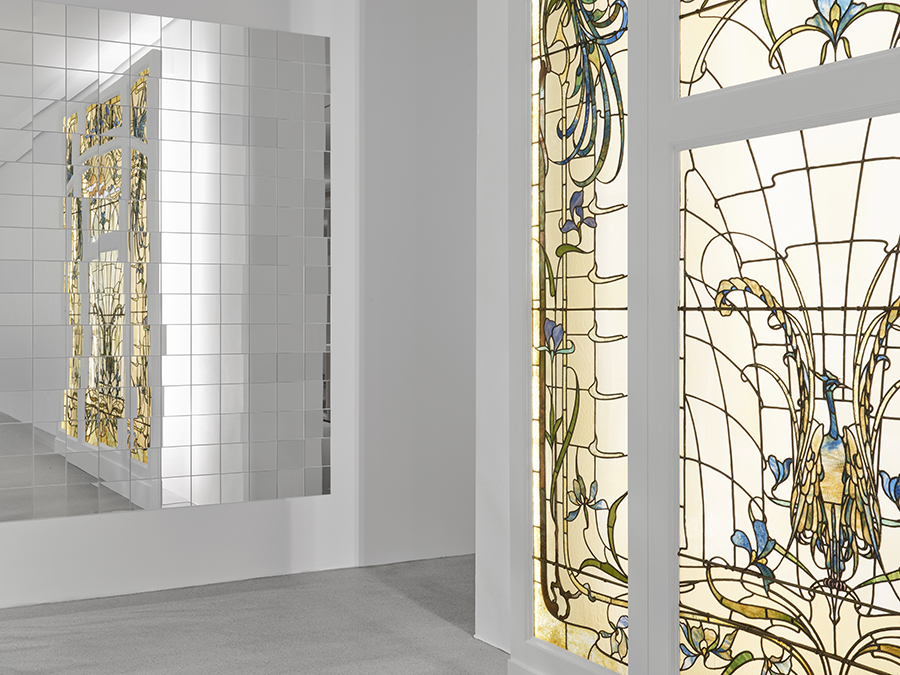 Neue Sammlung - The Color Of Glass, NEUE SAMMLUNG, photograph 15 by Gerhardt Kellermann