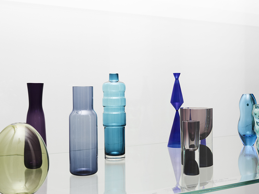 Neue Sammlung - The Color Of Glass, NEUE SAMMLUNG, photograph 19 by Gerhardt Kellermann