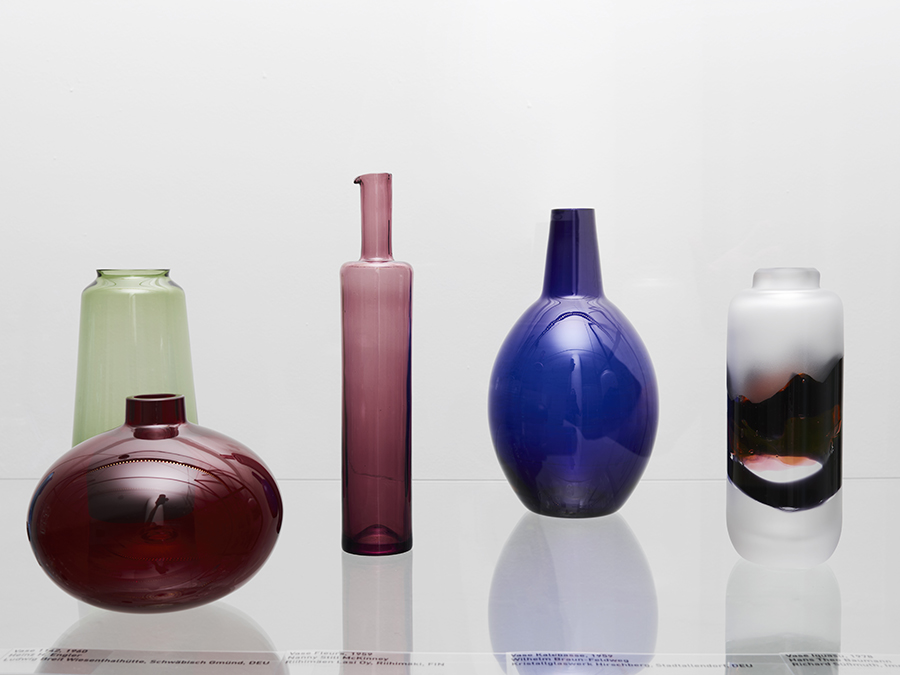 Neue Sammlung - The Color Of Glass, NEUE SAMMLUNG, photograph 22 by Gerhardt Kellermann