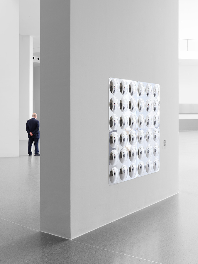 Neue Sammlung - Reflexion, NEUE SAMMLUNG, photograph 23 by Gerhardt Kellermann