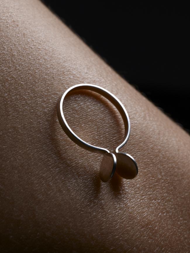 Relvaokellermann - Rk Edition #2 — Limited editon of mickey silver ring by Relvaokellermann, RELVAOKELLERMANN, photograph 3 by Gerhardt Kellermann