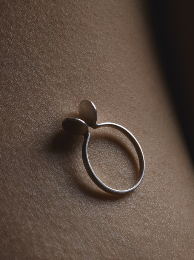Relvaokellermann - Rk Edition #2 — Limited editon of mickey silver ring by Relvaokellermann, RELVAOKELLERMANN, photograph 4 by Gerhardt Kellermann