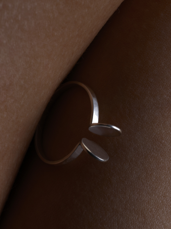 Relvaokellermann - Rk Edition #2 — Limited editon of mickey silver ring by Relvaokellermann, RELVAOKELLERMANN, photograph 8 by Gerhardt Kellermann