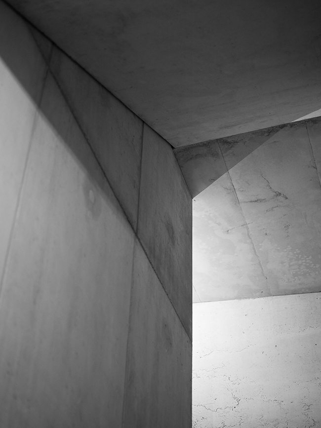 Tsatsas - Chipperfield — Suit-Case, a collaboration between architect Sir David Chipperfield and Tsatsas, TSATSAS, photograph 1 by Gerhardt Kellermann