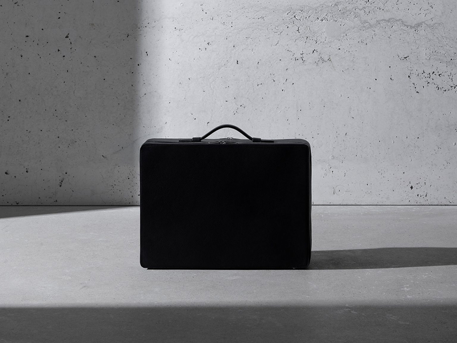 Tsatsas - Chipperfield — Suit-Case, a collaboration between architect Sir David Chipperfield and Tsatsas, TSATSAS, photograph 2 by Gerhardt Kellermann