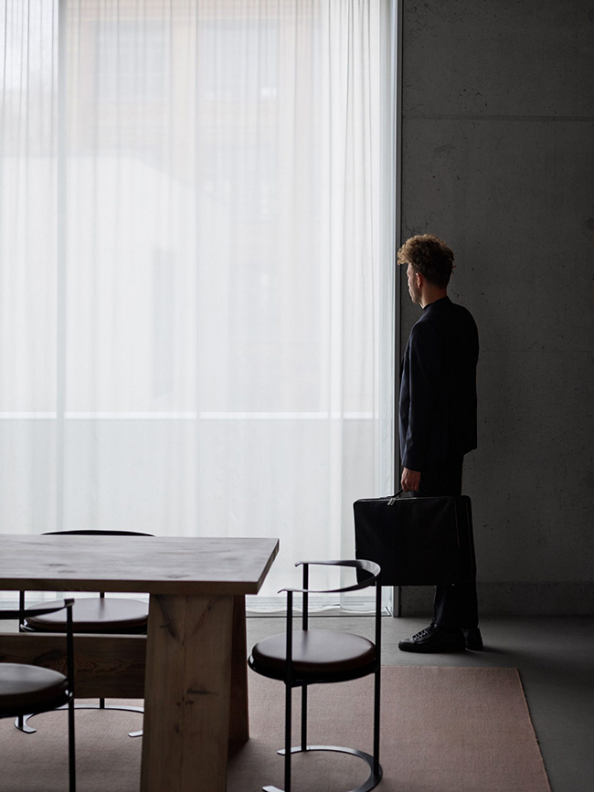 Tsatsas - Chipperfield — Suit-Case, a collaboration between architect Sir David Chipperfield and Tsatsas, TSATSAS, photograph 11 by Gerhardt Kellermann